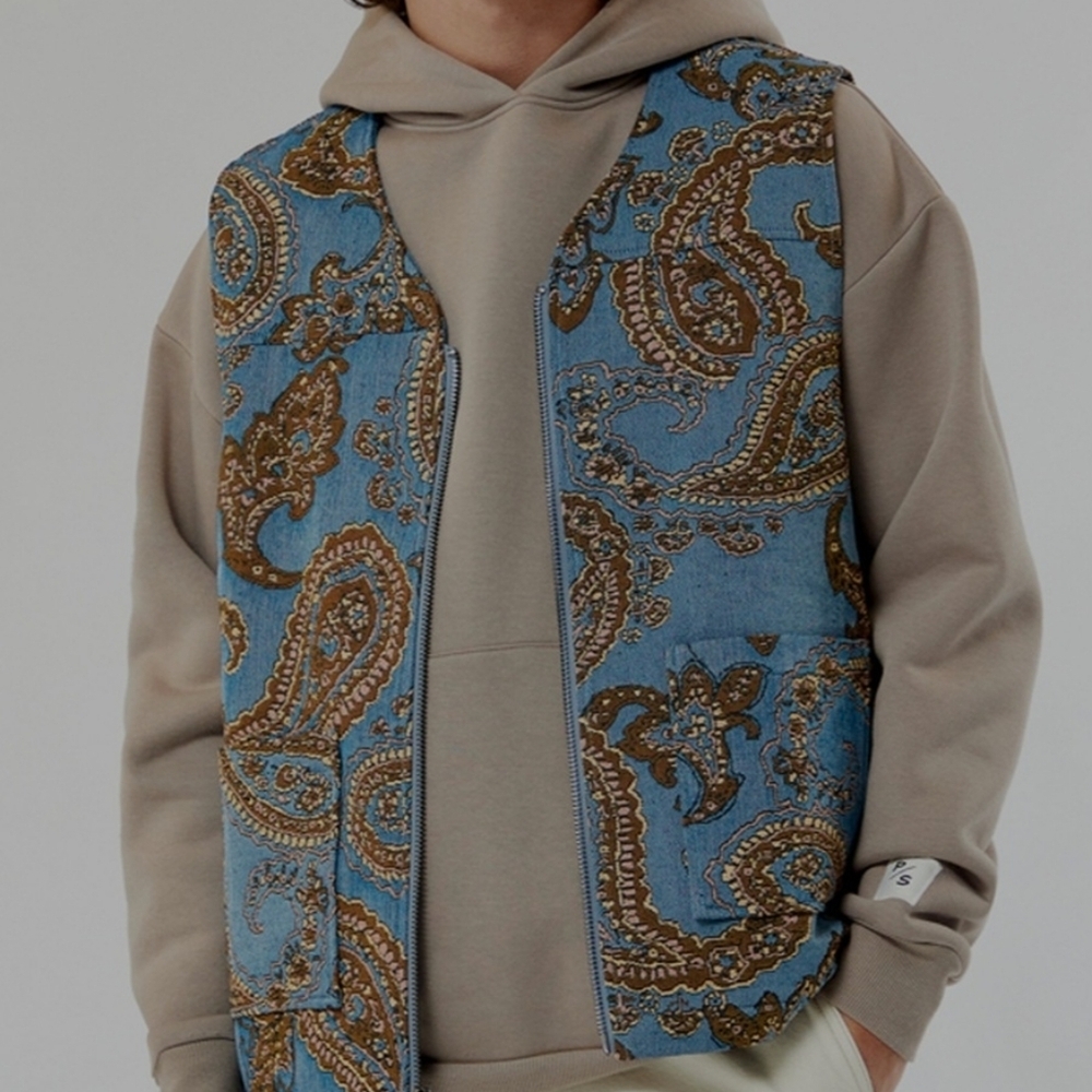 PacSun Jacquard Vest Size Medium Quilted Lining Blue Gold Print